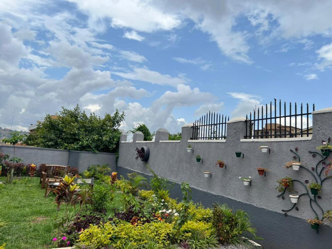 City Oasis By Siima _ Hidden Gem City Family Home 坎帕拉 外观 照片