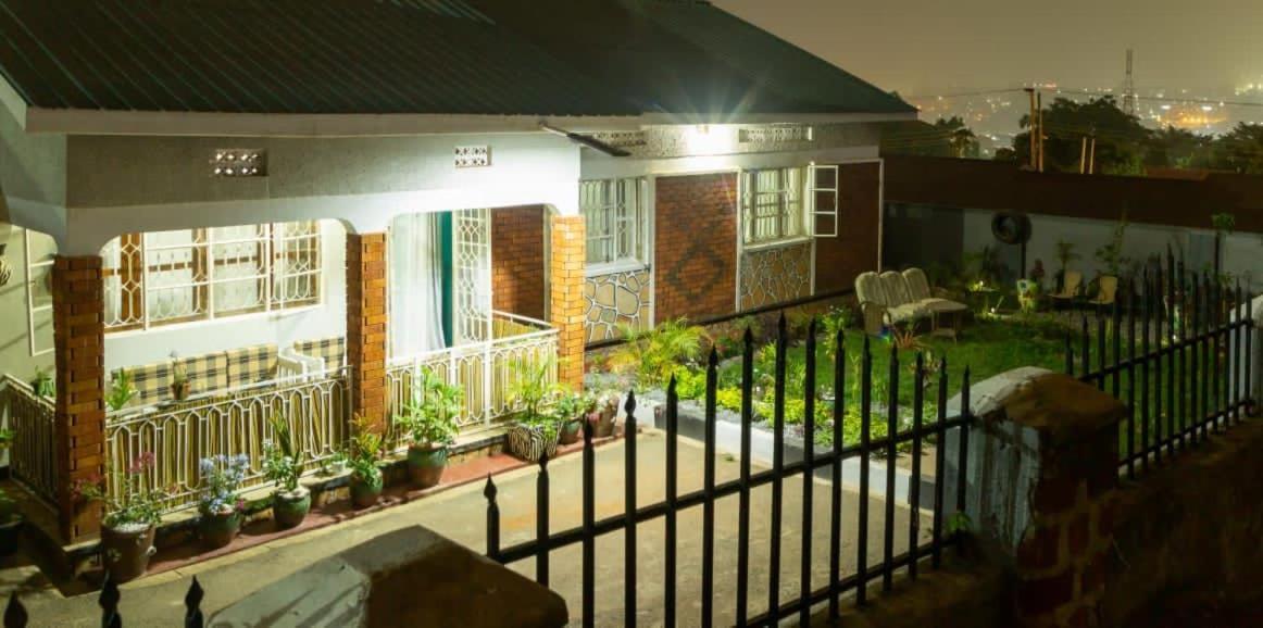 City Oasis By Siima _ Hidden Gem City Family Home 坎帕拉 外观 照片